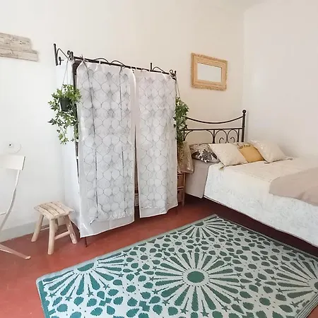 Charmant Studio Apartment