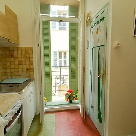 Apartment Charmant Studio